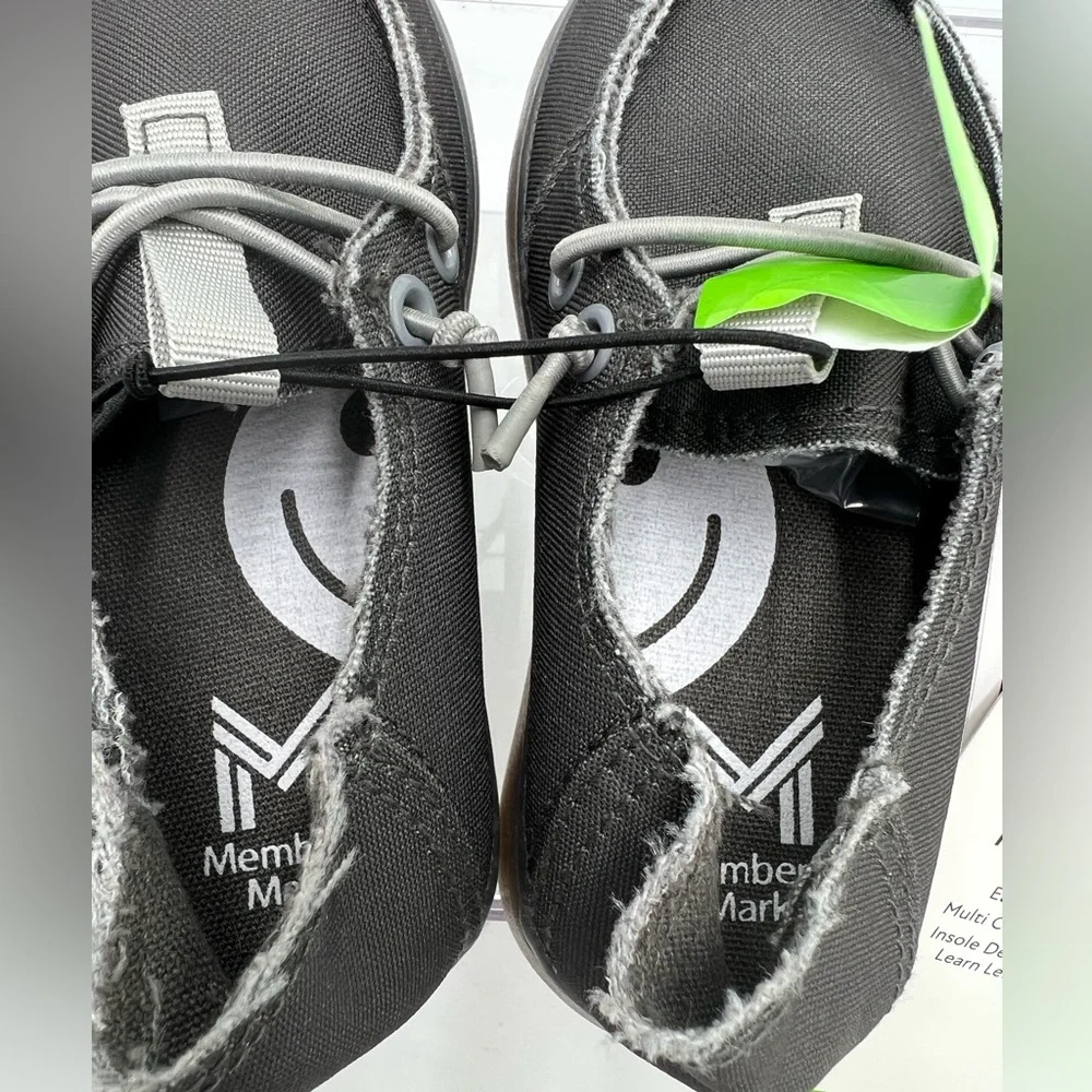 Kids Members Mark‎ light up slip on shoes size 7.